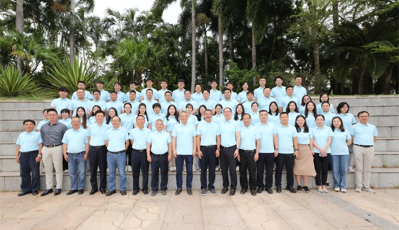 1704854783706030.jpg ±´Ë¹ÌØ»ñÆÀ¡°º£ÄÏÊ¡Ãñ×åÍŽáǰ½øÊ÷Ä£µ¥Î»¡±2.jpg