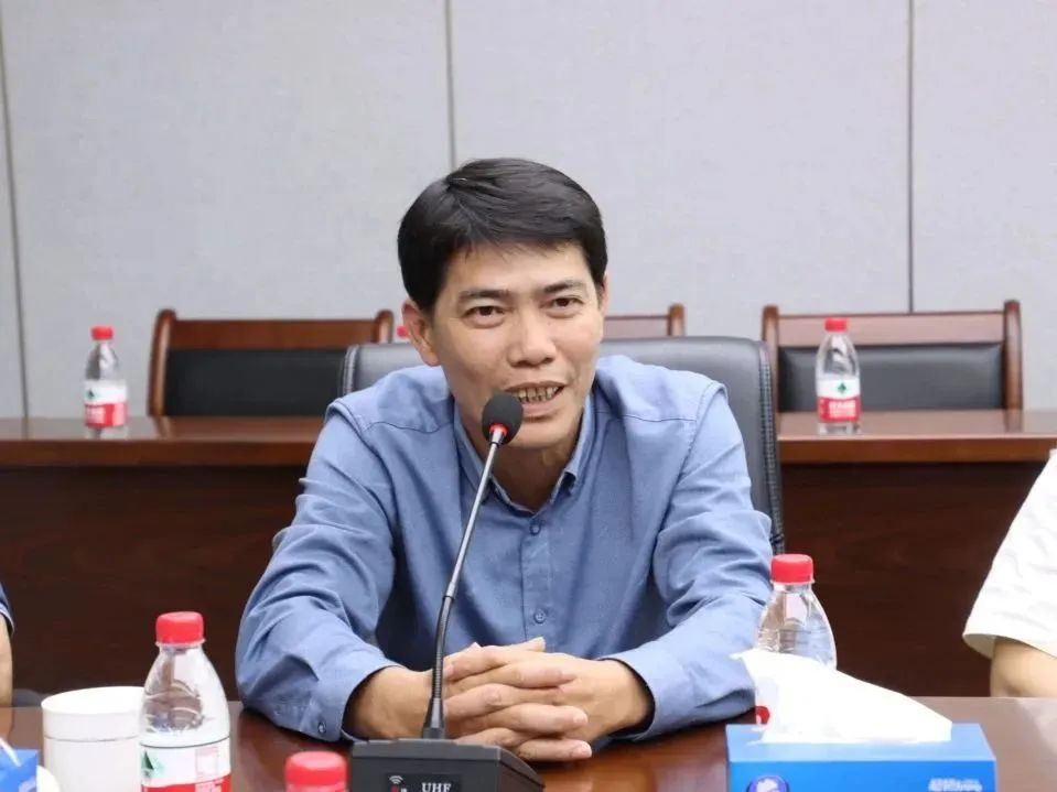 4��Ա����������ǰ������ ֧ԮBougouni﮿���6.jpg