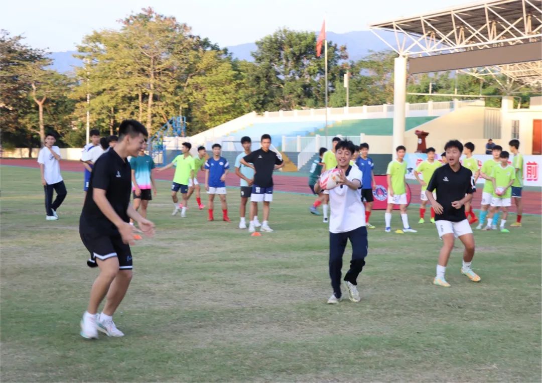 ���ϡ������� ��˹������������˶��߽�����У԰