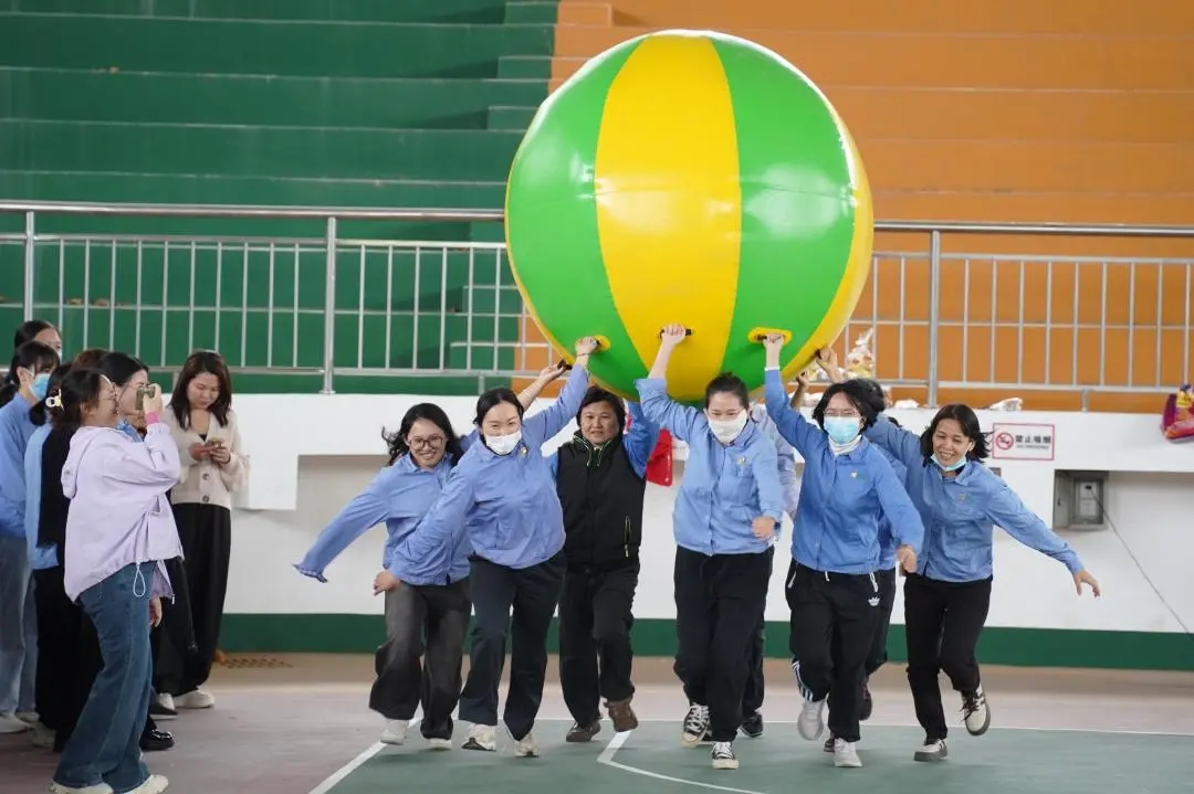 ��˹�ؾ��С����ˡ������Ͷ���Ů��ϵ�л