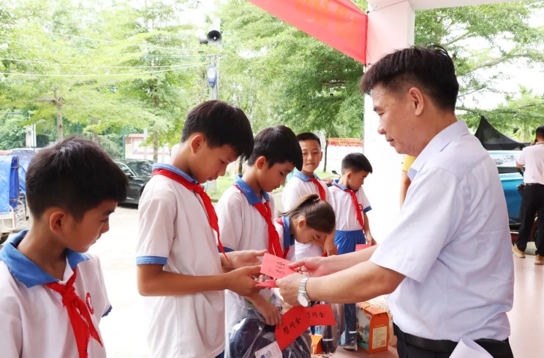 ��˹�ص�����������ϵ��������ض�ͯ����һ���ذ��